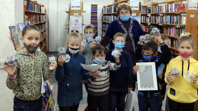 «Наші діти»: в бібліотеці Чижевського триває благодійний проєкт