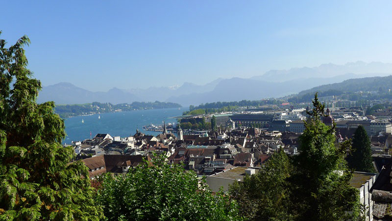 Ви зараз переглядаєте Швейцарія: багата, затишна, нейтральна та мілітаризована