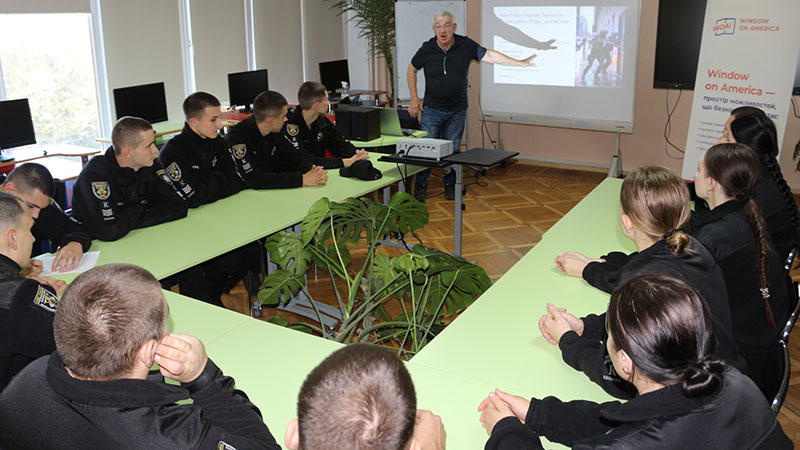 Ви зараз переглядаєте Боротьба з глобальною загрозою: зустріч для курсантів ДонДУВС