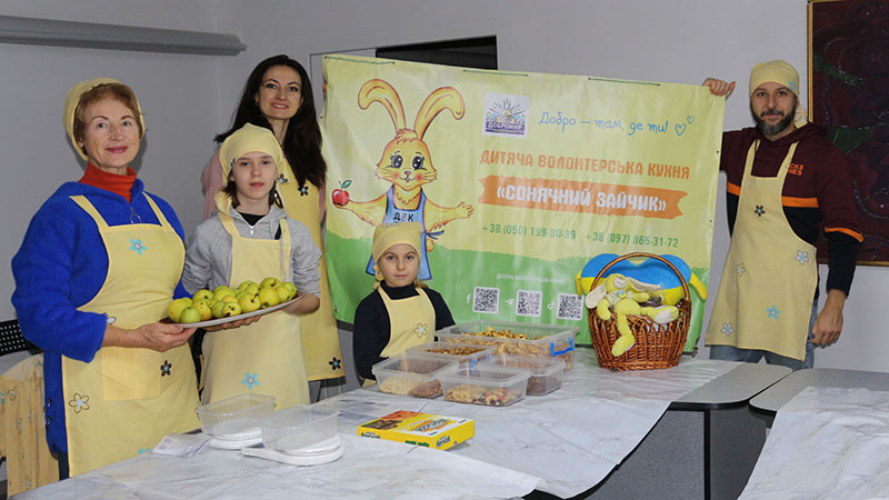 Ви зараз переглядаєте Дитяча волонтерська кухня в бібліотеці Чижевського