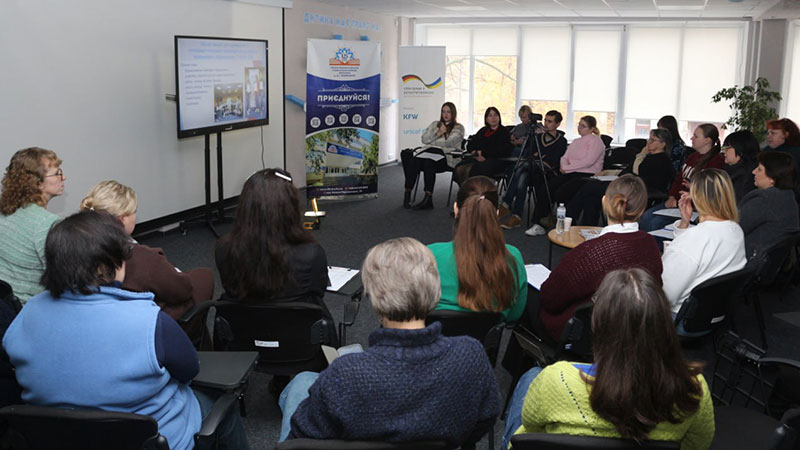 Ви зараз переглядаєте РАЗОМ МИ МОЖЕМО: у бібліотеці Чижевського завершується проєкт з молодіжного лідерства