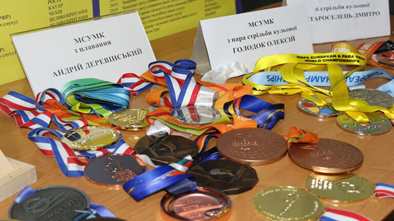 В бібліотеці Чижевського вітали сильних духом