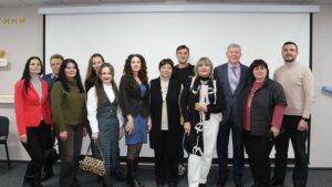 Детальніше про статтю Вияскравлюємо твори номінантів на здобуття Обласної літературної премії імені Євгена Маланюка в номінації «Проза»