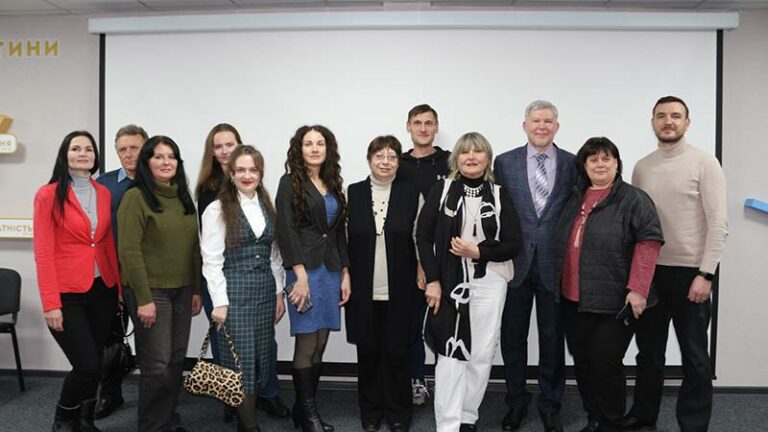 Вияскравлюємо твори номінантів на здобуття Обласної літературної премії імені Євгена Маланюка в номінації «Проза»