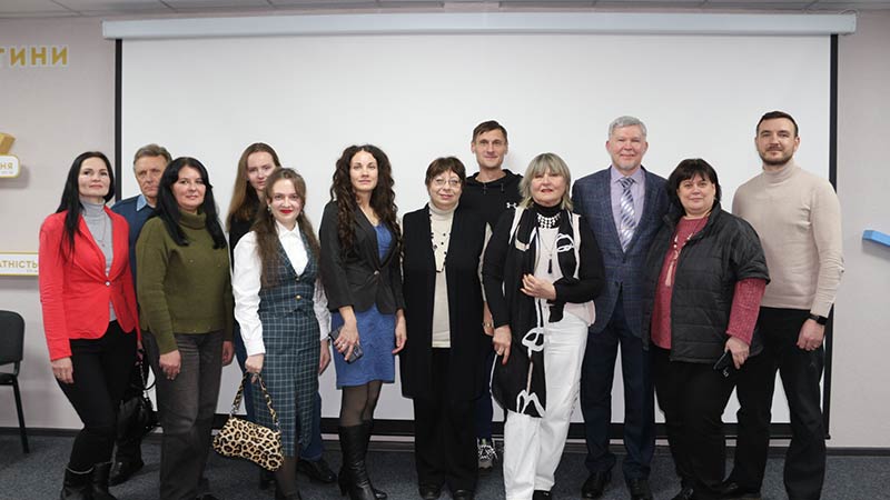 Детальніше про статтю Вияскравлюємо твори номінантів на здобуття Обласної літературної премії імені Євгена Маланюка в номінації «Проза»