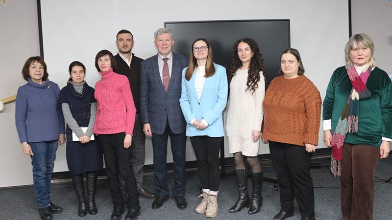 Ви зараз переглядаєте Ще один крок до присудження Обласної літературної премії імені Євгена Маланюка: підсумки публічного обговорення