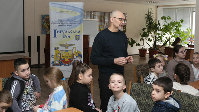 Святкові мандри Котигорошків: бібліотека, традиції, Різдво