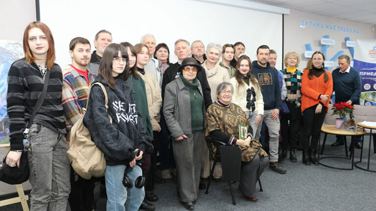 Його творчість – його зброя