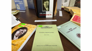 Детальніше про статтю Євген Маланюк у книжковому просторі бібліотеки Дмитра Чижевського(до 129-ої річниці від дня народження поета)