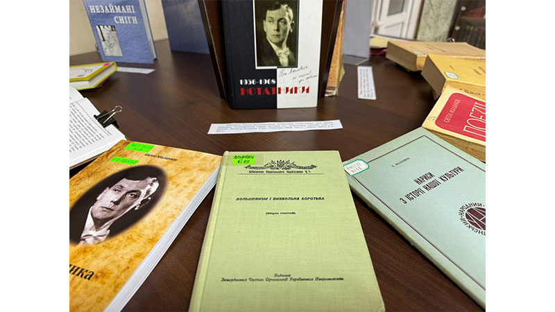 Ви зараз переглядаєте Євген Маланюк у книжковому просторі бібліотеки Дмитра Чижевського(до 129-ої річниці від дня народження поета)