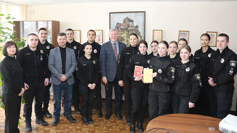 Детальніше про статтю Камерно про геніальне: розмова до 129-річниці дня народження Євгена Маланюка з курсантами Донецького державного університету внутрішніх справ