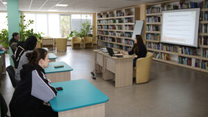 Детальніше про статтю Чи замислювалися ви, скільки життя «з’їдає» нескінченна стрічка TikTok та Instagram?