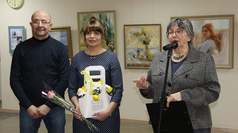 Ви зараз переглядаєте Весна, наповнена любов’ю: у Кропивницькому відкрили виставку подружжя Демиденків