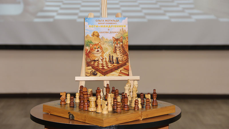 Ви зараз переглядаєте Шахи, коти та родинна творчість