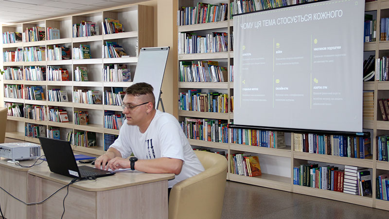 Ви зараз переглядаєте Відверто про ризики: у бібліотеці Чижевського говорили про ціну небезпечного вибору
