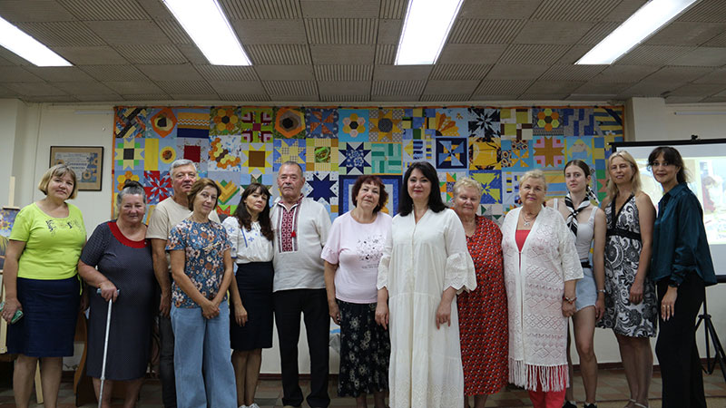 Ви зараз переглядаєте «Соняшники Перемоги»: 95 клаптиків єдності