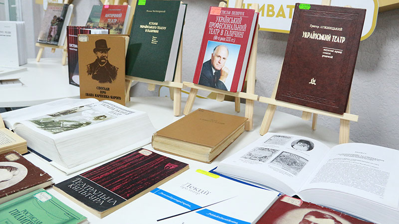 Ви зараз переглядаєте Служіння його величності Факту: у Бібліотеці Дмитра Чижевського відбувся мистецький діалог про витоки та маловідомі сторінки українського театру